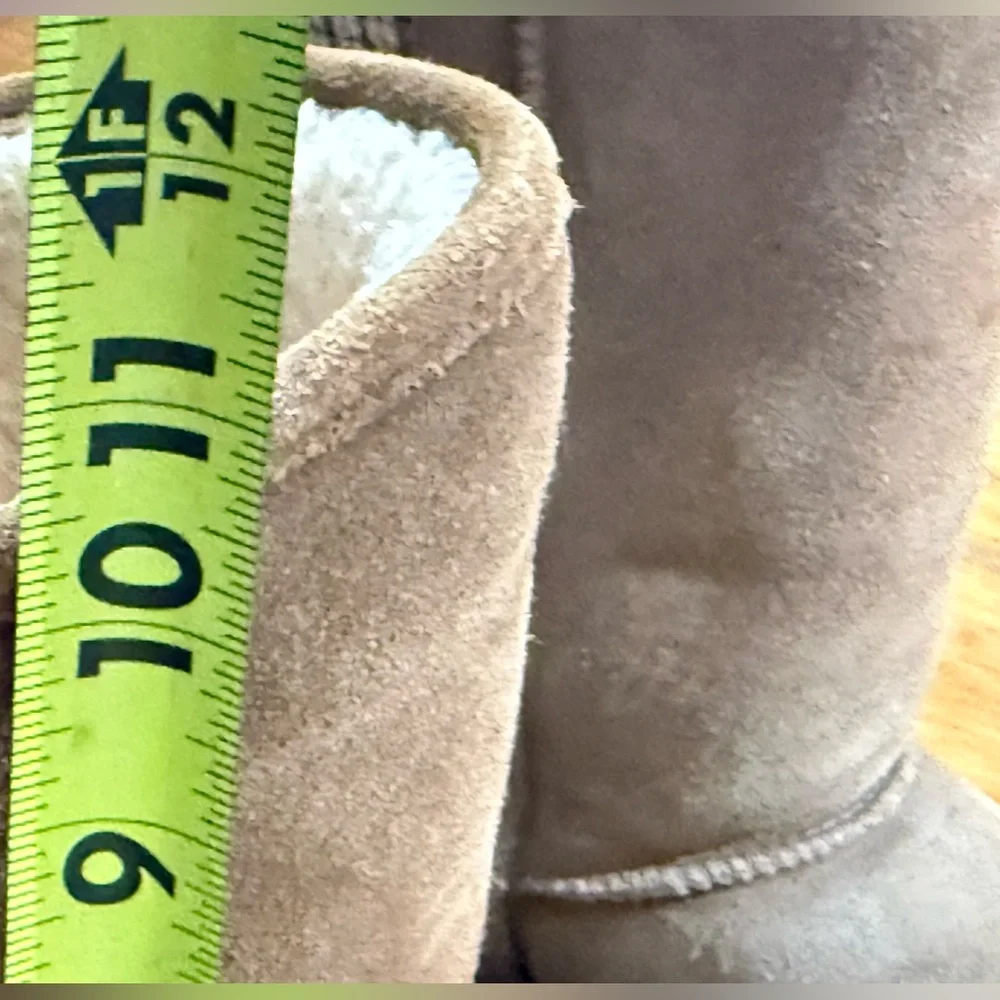 Bearpaw Boshie boots chestnut distressed suede knit back and buckle accents.